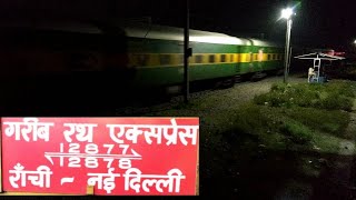 preview picture of video '12878 - New Delhi Ranchi Garib Rath arriving at Bhabhua Road Station'