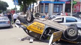 preview picture of video 'Авария скорая помощь + такси. Видео №3'