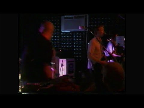 Queens Of The Stone Age - Avon (Live at Casbah, San Diego 2000)