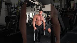 Re: [新聞] 逼7歲男童「裸身穿浴袍」陪睡　乾爸