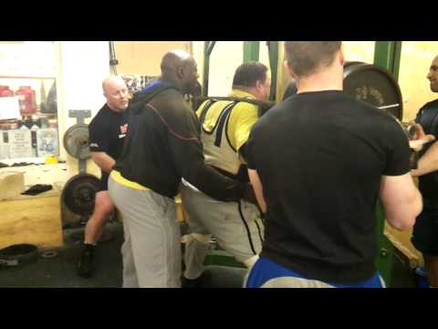 Squatting 370kg after back injury ready for Gpc