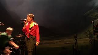 01 - Comme Si On S&#39;aimait - Christine And The Queens - Chris Tour - Nantes 04.12.2018