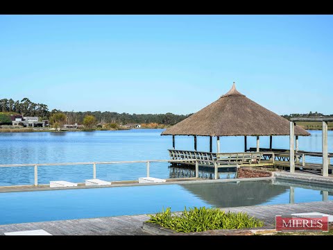 Video de YouTube - Casa en Venta de 2 dormitorios con  Jardín en Manantiales, Maldonado