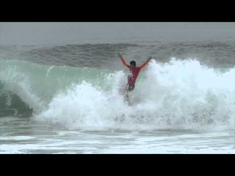 Wave of the day : big frontside air of Filipe Toledo