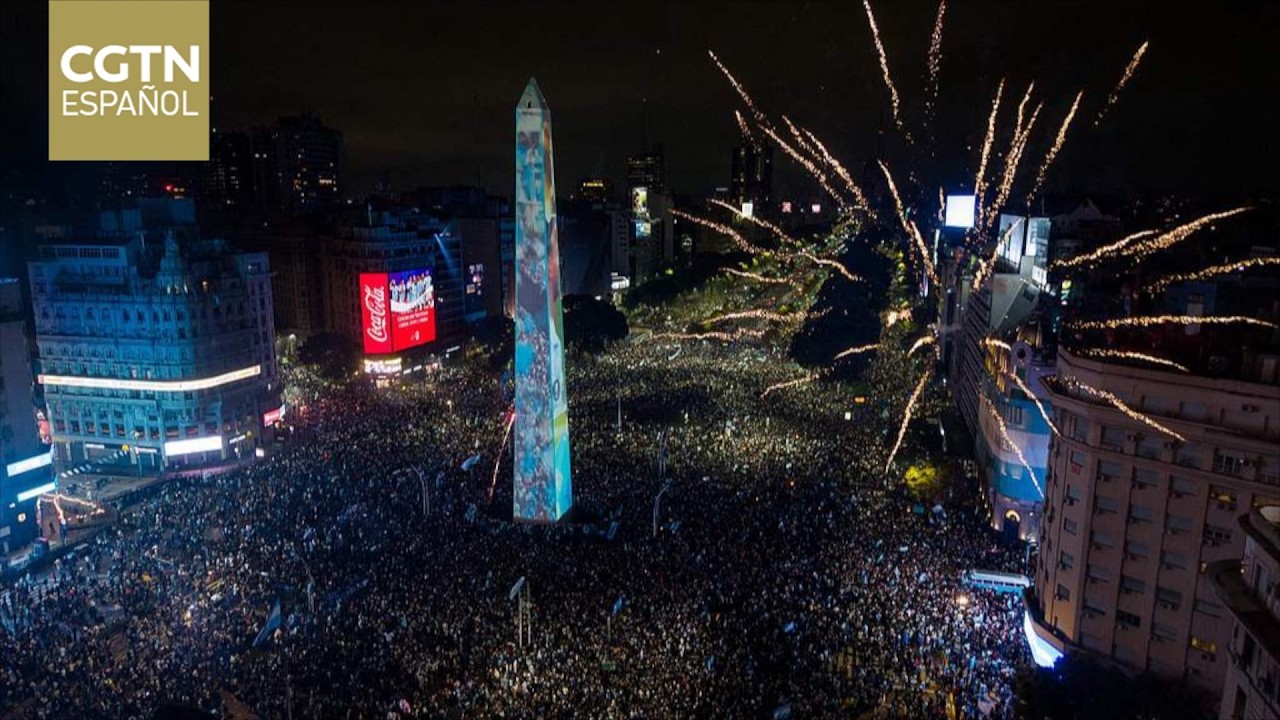 Los hinchas argentinos celebran a pesar de la derrota