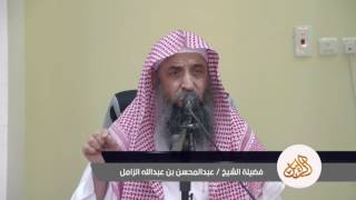 صورة من ينظر في المصحف دون تحريك الشفتين هل يثاب على ذلك؟