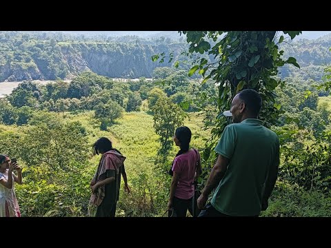 ROAM AROUND THE VILLAGE WITH THE GIRLS 