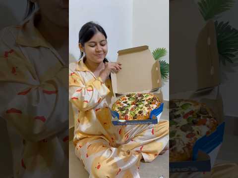 *Honest Review* - Trying Domino’s newly launched Hot N Fiery Cheese Burst flavour🍕 #ytshorts #pizza