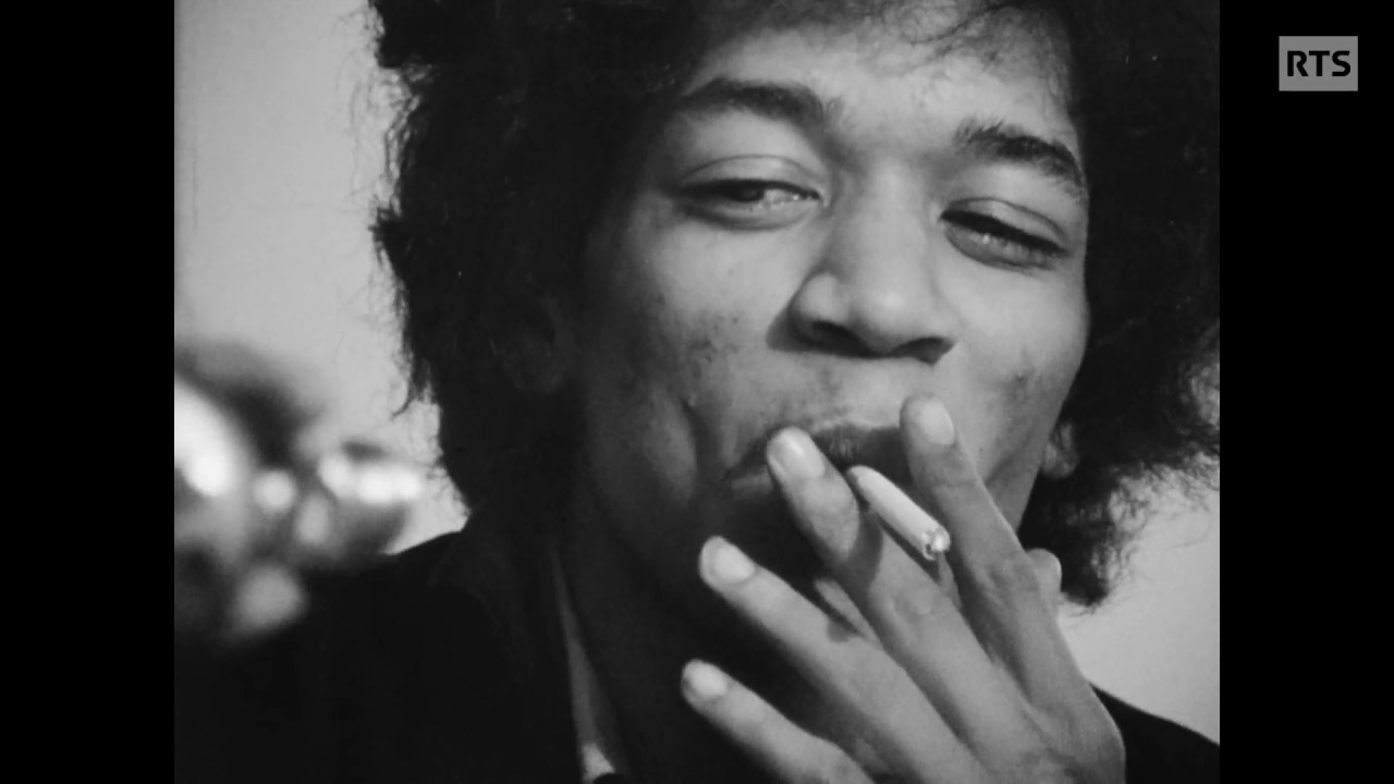Jimi Hendrix et Johnny Hallyday font des ronds de fum&eacute;e (1966) - YouTube