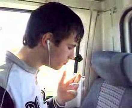 La canzone con esso beviamo un vino freddo questo per me come il fratello il fratello il fratello Il padre bevente è morto