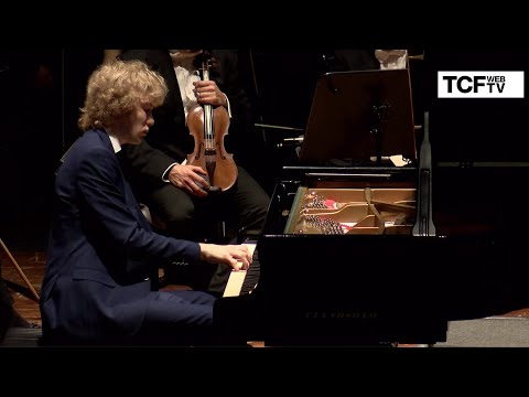 Ivan Bessonov - Pëtr Il’ič Čajkovskij Nutcracker "Pas de deux" (M. Pletnev) - Teatro Carlo Felice