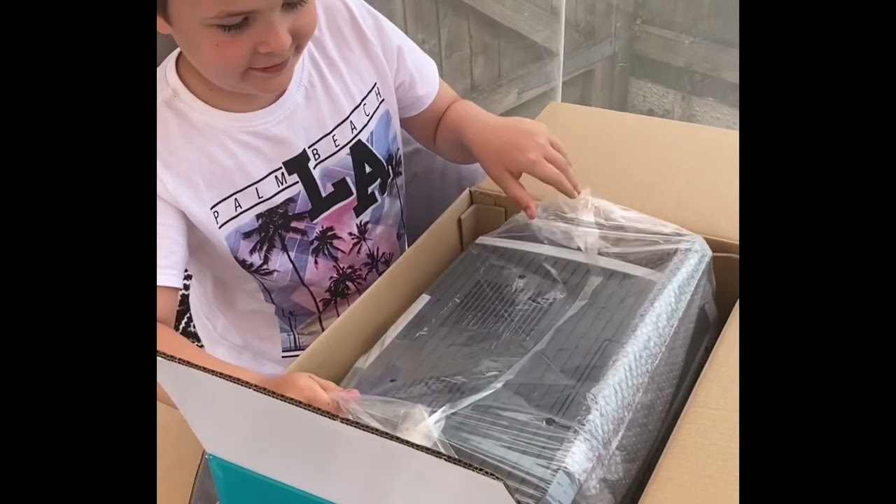 Watch video Harry unboxing a 28L HiGear 12V/240V cooler from Go Outdoors Now Harry unboxing a 28L HiGear 12V/240V cooler from Go Outdoors