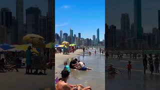 Praia Lotada em Balneário Camboriú Santa Catarina
