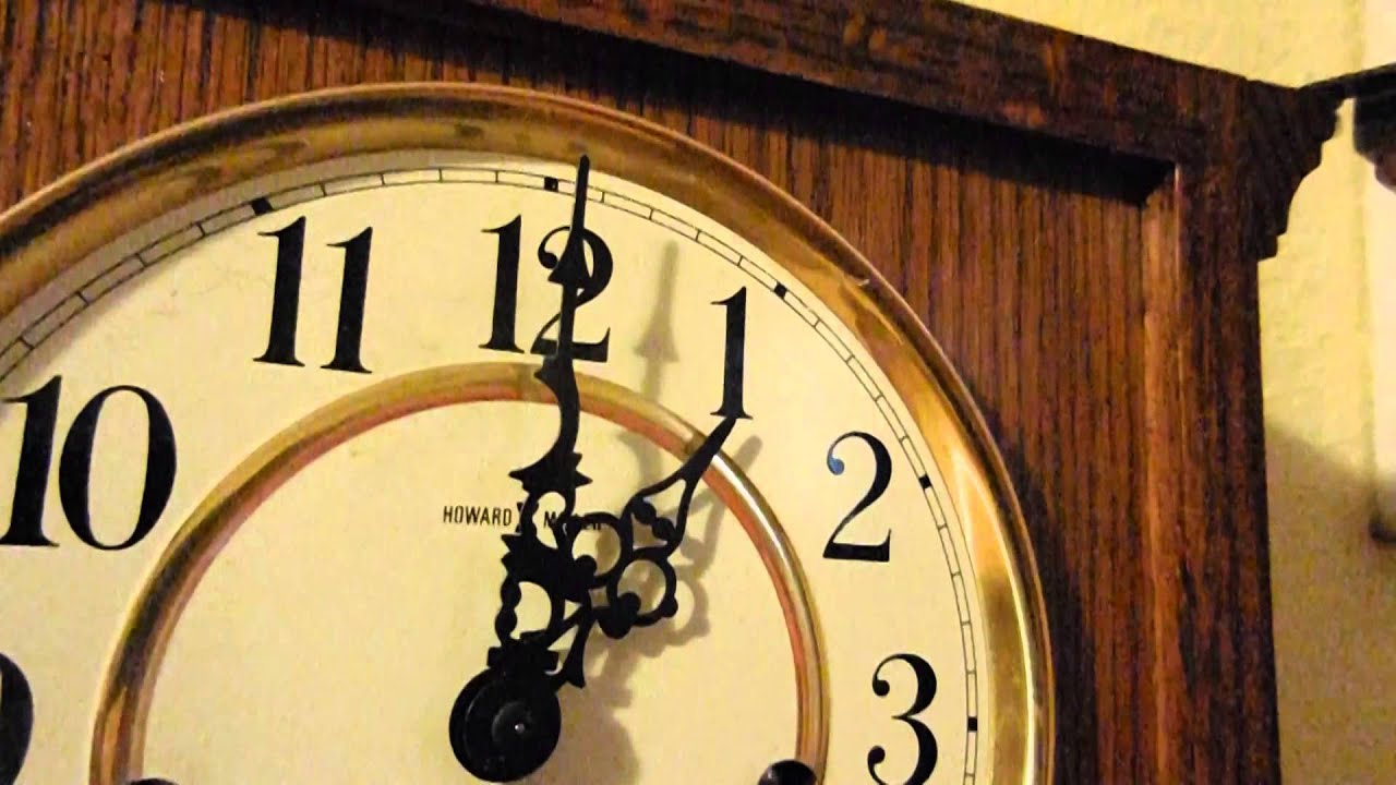 Howard Miller 613-226 Triple Westminster Chime Key-wound Pendulum Clock 1989