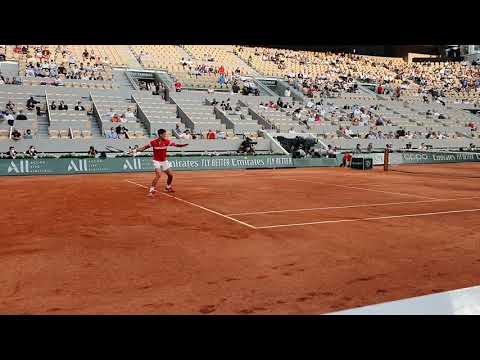 Novak Djokovic vs Berrettini side view