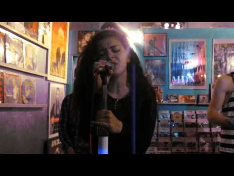 Charli XCX - I Want It That Way (Backstreet Boys Cover) @ Borderline Music in Chicago 5/21/2013