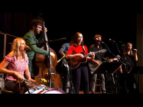 eTown Finale with Sarah Jarosz & Hymn For Her - Don’t Fence Me In (eTown webisode #1079)