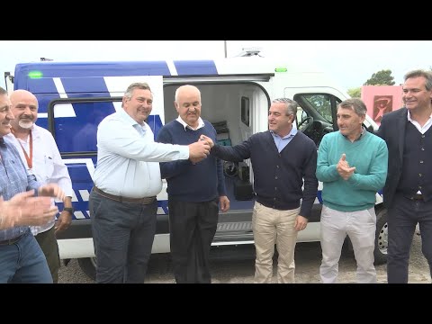 Imágenes de la entrega de una ambulancia de ASSE en Colonia