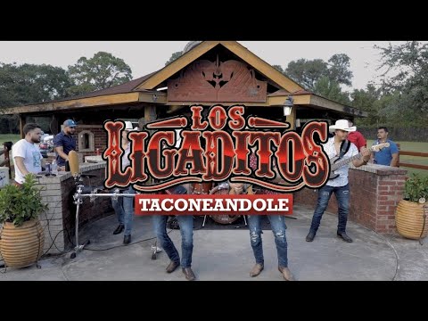 Los Ligaditos - "Taconeandole" (En Vivo)
