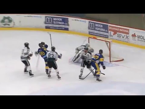 Neuznaný gól rukou Jozefa Tomčáka (HC Nové Zámky - ŠHK 37 Piešťany 4:2)