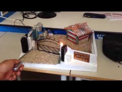 Modello di cancello automatico con PLC Elsist.