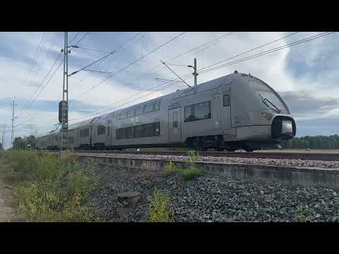 Fyra tåg passerar Bålsta 12 Sept 2022