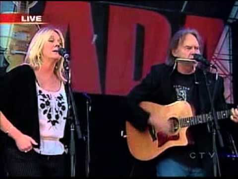Neil Young & Pegi - Four Strong Winds (Live 8, Barrie, Canada, 2005)