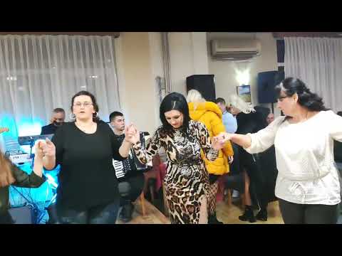 Vada Mahmutović.   O Emina