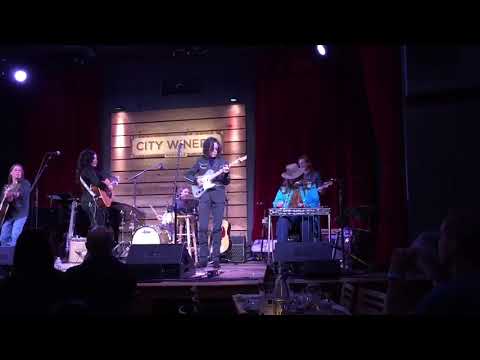 Shannon McNally - “Lonesome, On’ry and Mean” (Live)