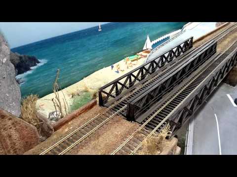 Re 4/4 SBB. CON CARROZZE T.E.E. IN TRANSITO SUL PLASTICO DEL CUNIFER. 8 - 1 - 2016.