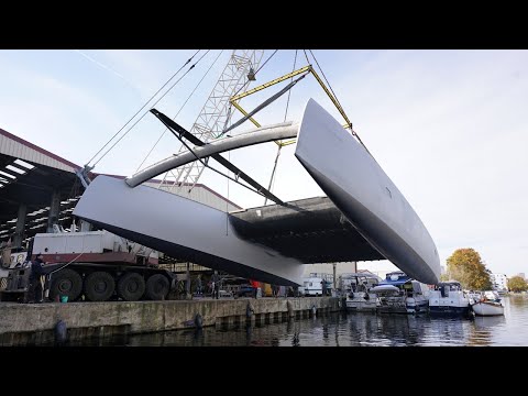 03.   Building 15m carbon performance catamaran - "CarbonBee"