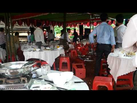 Thanh niên thôn quậy tung đám cưới | PHUTU