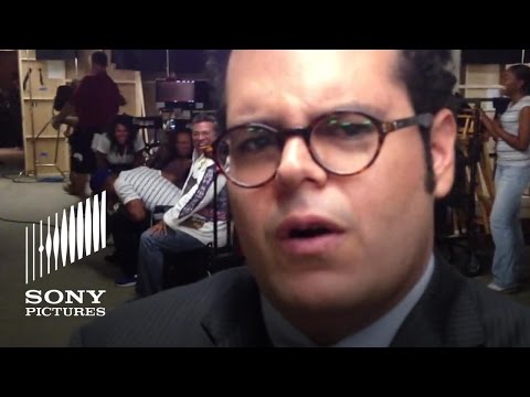 Josh Gad Impersonates Jenifer Lewis on set of The Wedding Ringer
