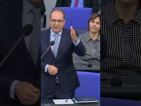 Debatte im Bundestag: Alexander Dobrindt antwortet Bernd Baumann (AfD)