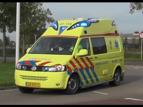 A1, Silverline Ambulances 02 136 Sneek en 02 138 Koudum in Sneek