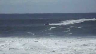 preview picture of video 'RIVER MOUTH SURFING, BRUNSWICK HEADS bIGmONDAY2011.wmv'