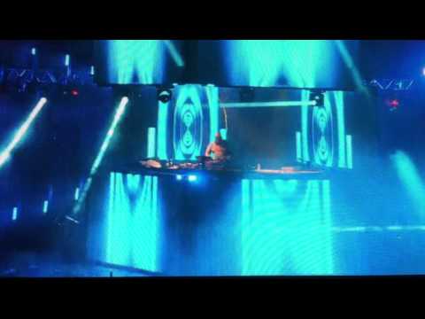 Carl Cox plays 'Fabio Neural - Hello' @ Space Ibiza Closing 2012.MOV
