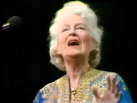 Gracie Fields -1978 Royal Variety guest appearance -Full Song!