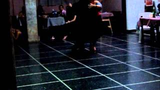 AYELEN QUIROGA Y JULIAN VILARDO BAILANDO EN FLOREAL MILONGA