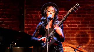 Simone Battle - He likes boys (Live Performance) (x factor)