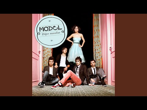 Çürüsün Gelinliğim - Model