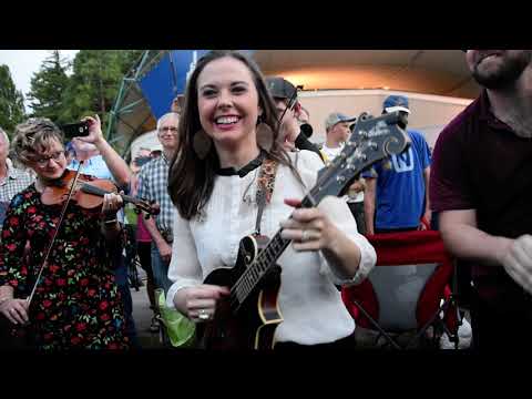 Foggy Mountain Breakdown - Bluegrass Jam led by Sierra Hull & Po' Ramblin' Boys
