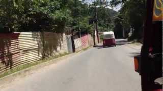 preview picture of video 'Tuk-tuk ride into San Raymundo'