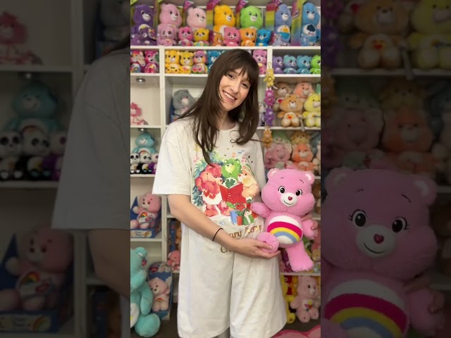 Vídeo relacionado con Care Bears 35cm Cozy Collection - Caring Colours Bear