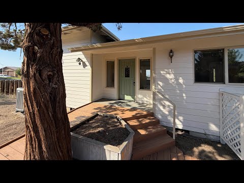 Video tour of 3405 SW Hillcrest Dr.