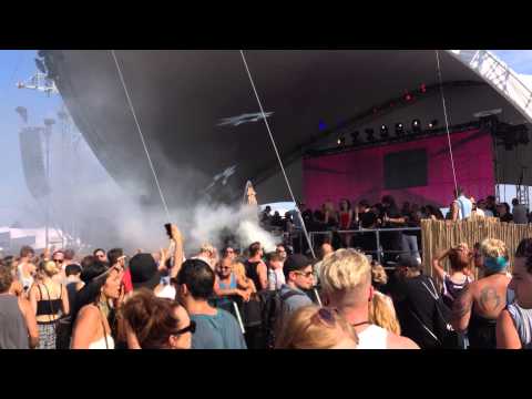 Marco Carola plays Marcelo Cura - Keep on Goin @ Love Family Park 2014 Video 11