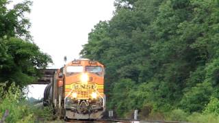 preview picture of video 'MARC Meets BNSF on CSX Old Main Line'