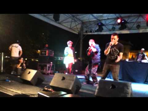 Video thumbnail for Spingo dentro i monitor