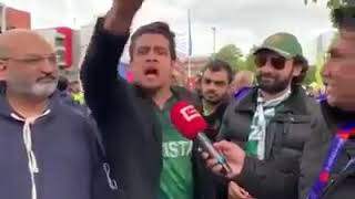 O Vai Mujhe Maro-Chutti de do-Pakistani fan badly 