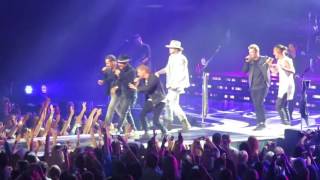 Florida Georgia Line and the Backstreet Boys Perform &quot;God, Your Mama, and Me&quot; in Nashville